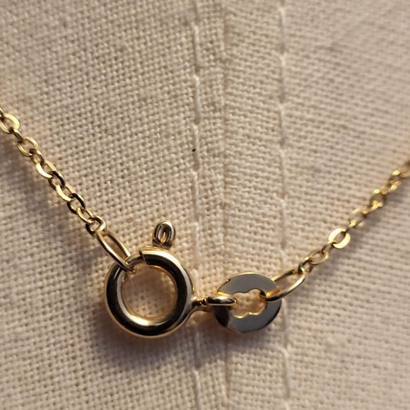 18" 14K Gold Necklace with 14K Gold Fish Pendant - Picture 4 of 9